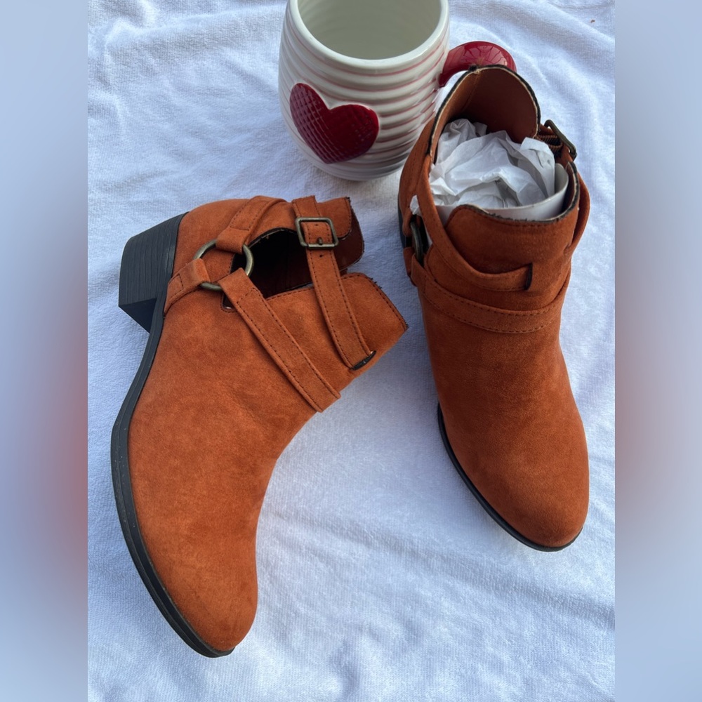 GORGEOUS BOOTIES♥️